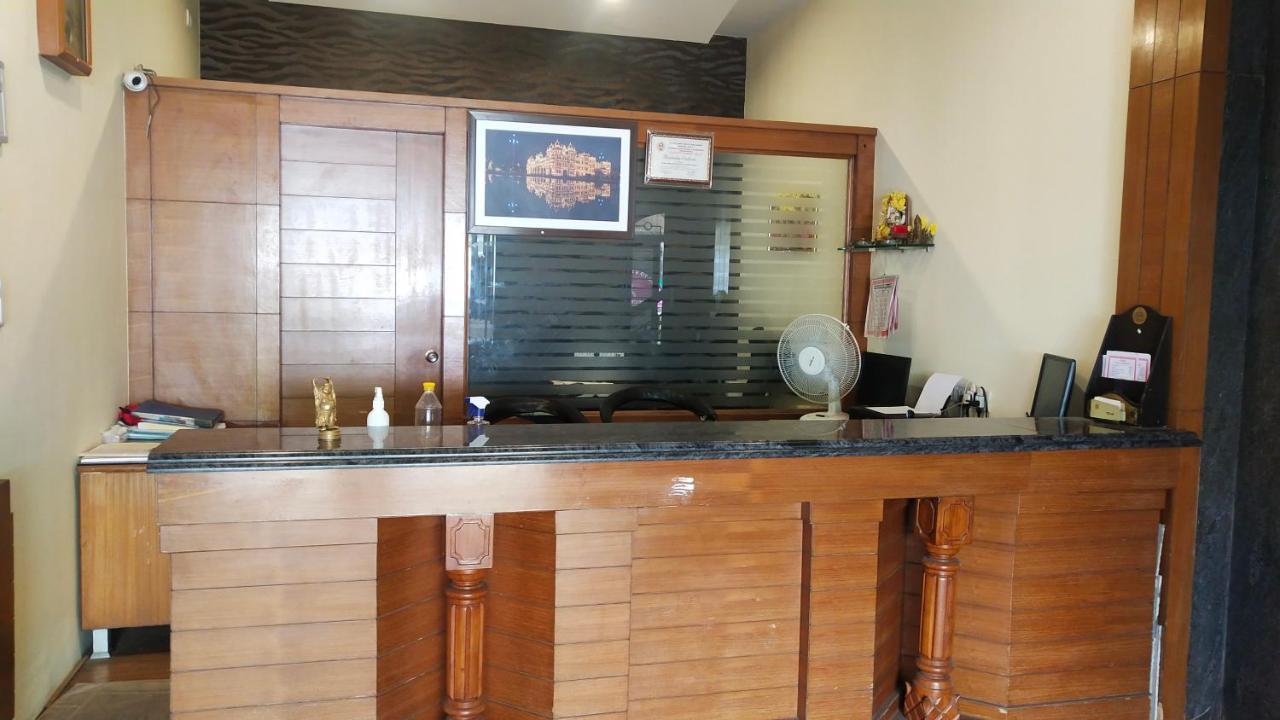 Hotel Vyshak International Mysore Eksteriør bilde