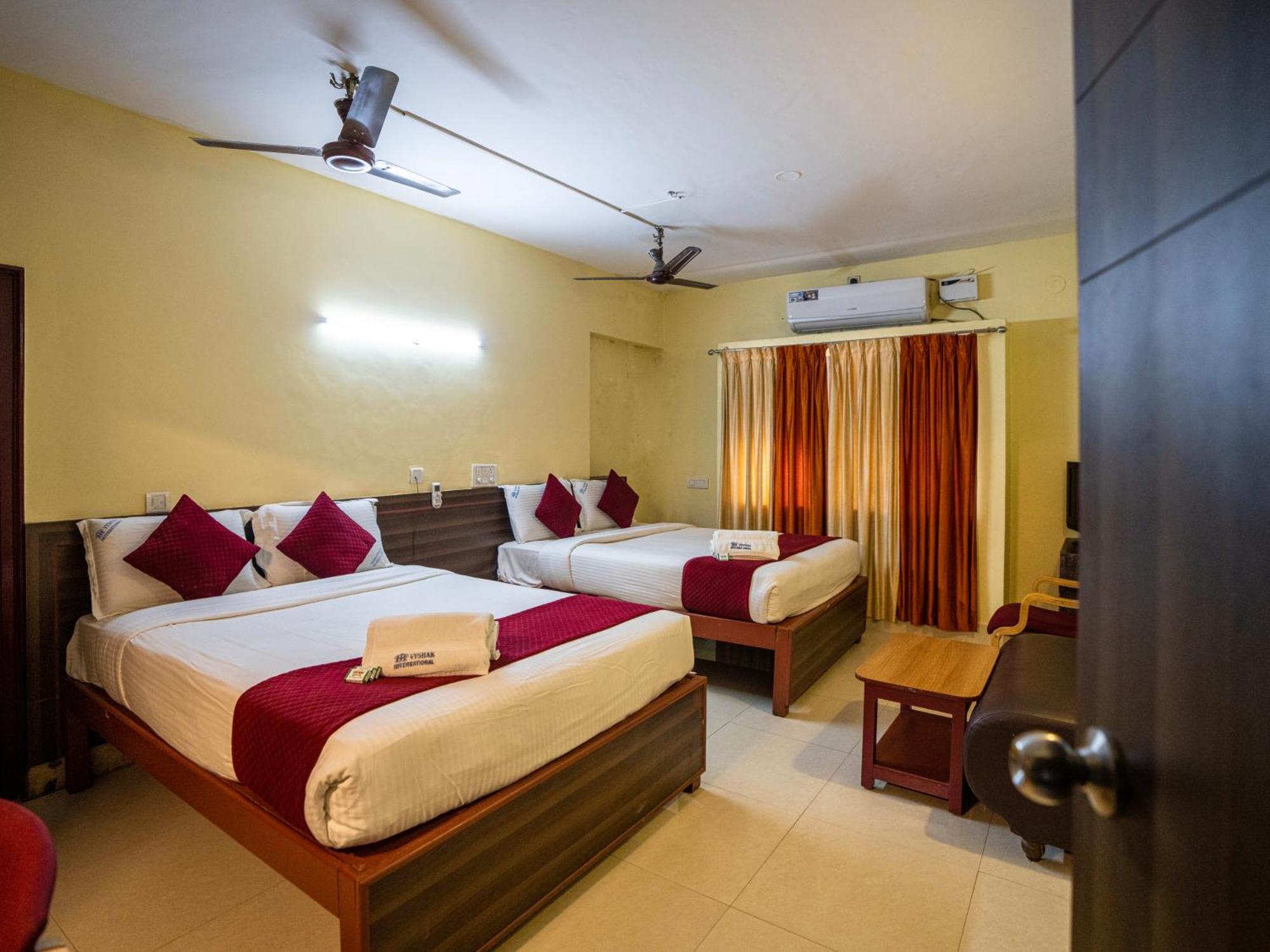 Hotel Vyshak International Mysore Eksteriør bilde